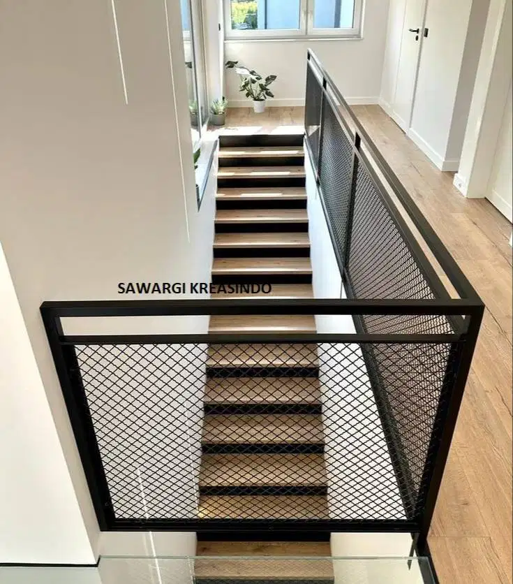 Railing Tangga & Balkon Besi Model Modern