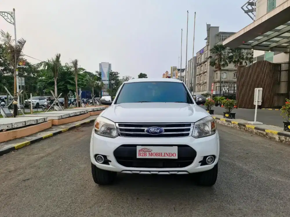 Ford everest solar putih At 2014