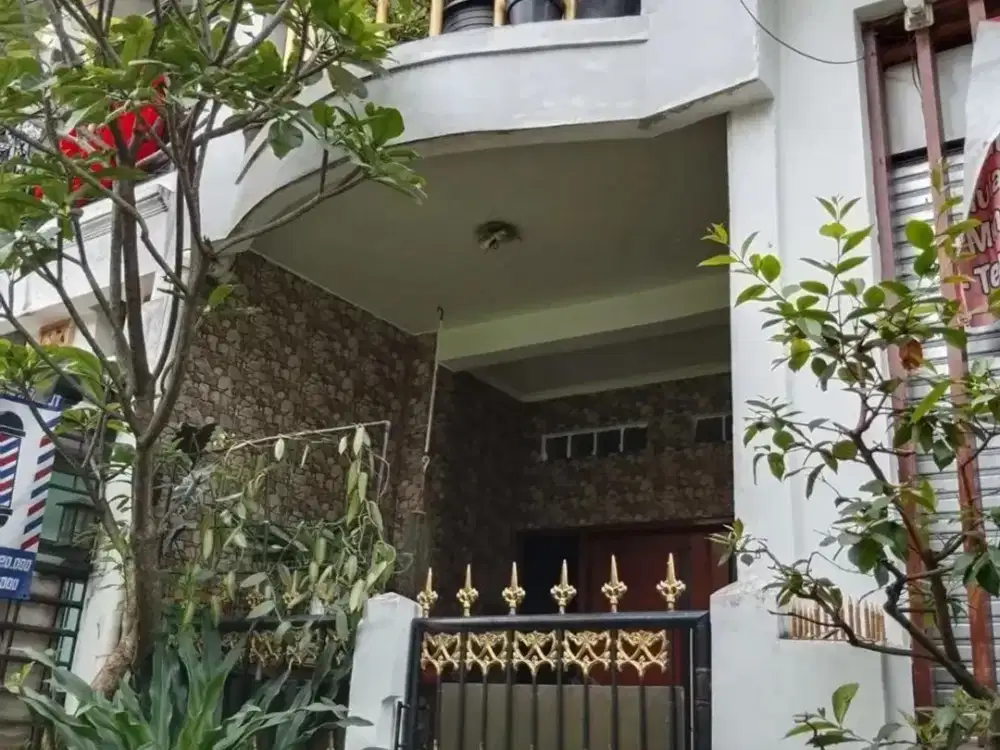 Rumah cantik 3 lantai include furnitur lengkap strategis di pusat kota Bandung