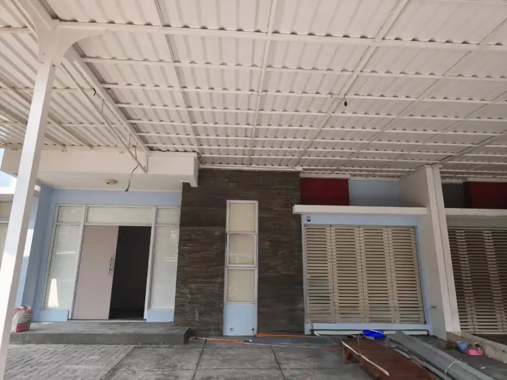Dijual Rumah Green Lake, 2 Lantai, LT 250 m², 3+1 KT, 3+1 KM, Rp 5.6 M