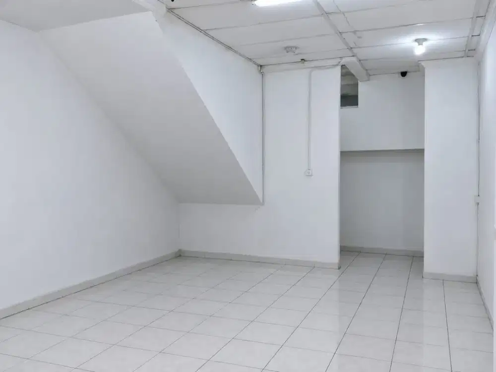 RUKAN 2 LANTAI DI MOI KELAPA GADING - JAKARTA UTARA