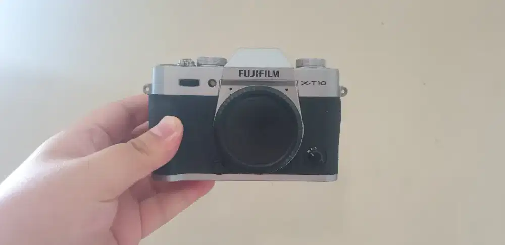 [JUAL BEKAS] FUJIFILM XT-10 MIRRORLESS BODY ONLY