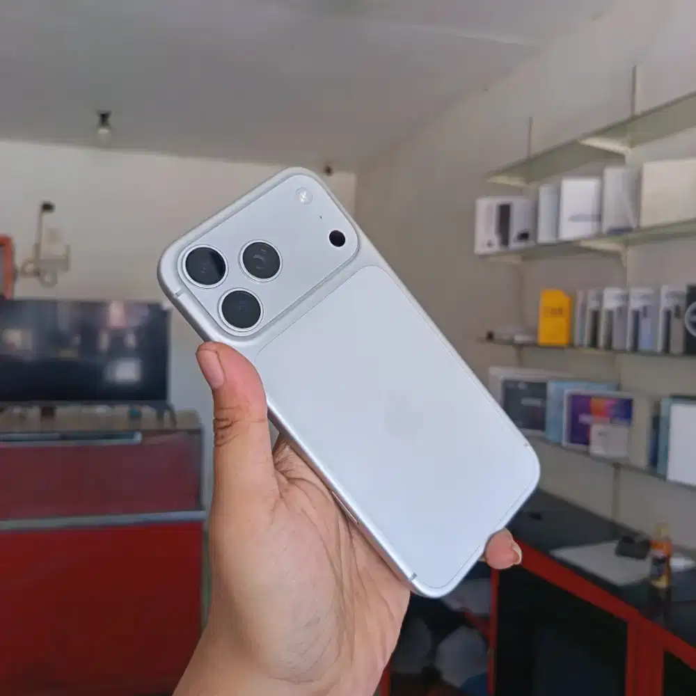 Iphone 17 Pro Max 256gb iBox mulus fullset original. TT juga bisa