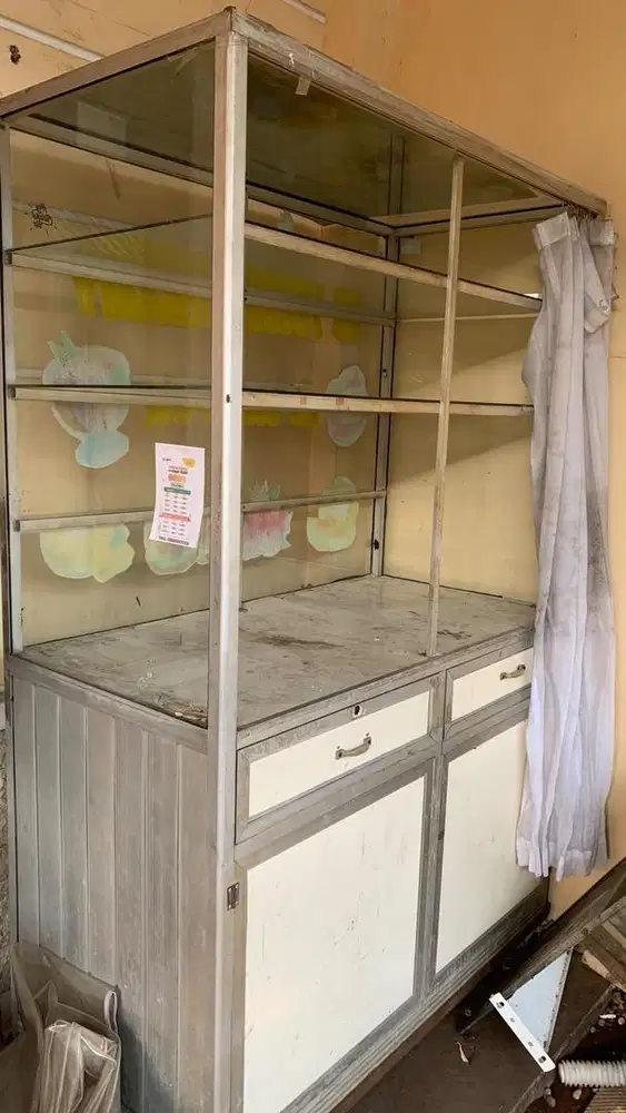DIJUAL ETALASE UNTUK JUAL MAKANAN ATAU LAUK PAUK