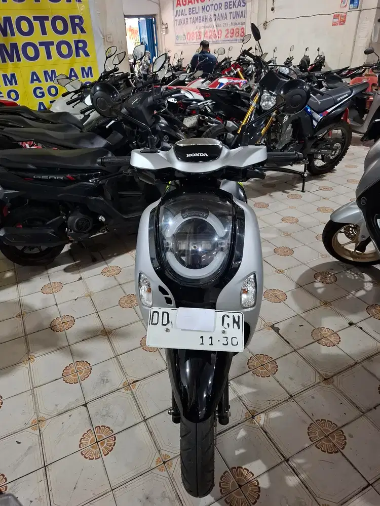 Honda Scoopy 110cc 2025 Silver Hitam