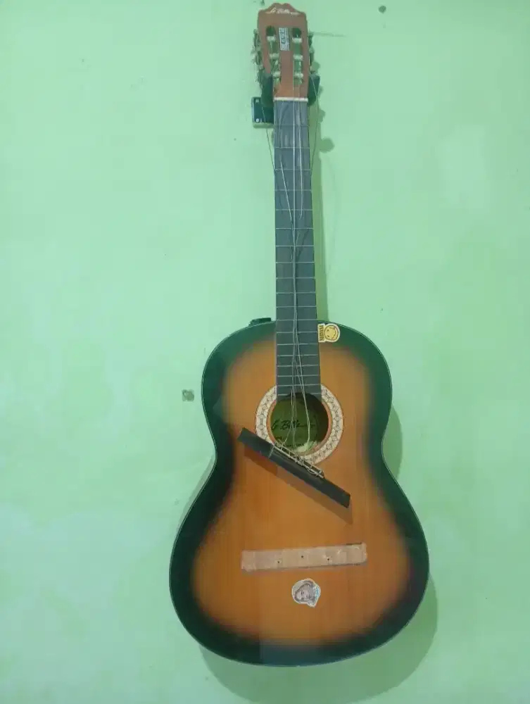 Gitar Classic Nylon La Bella LC-40SB Minus Terawat Jarang Pakai