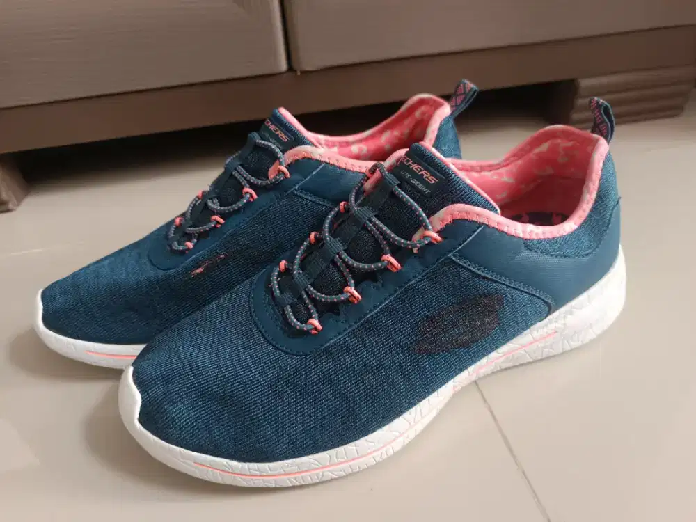 Skechers slip on