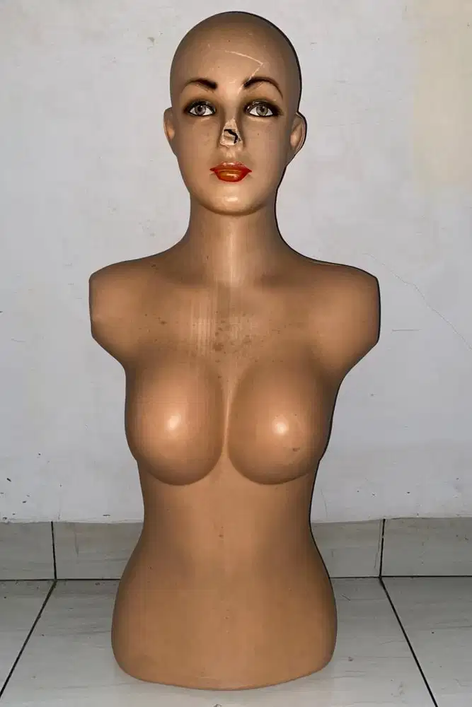 Patung badan wanita