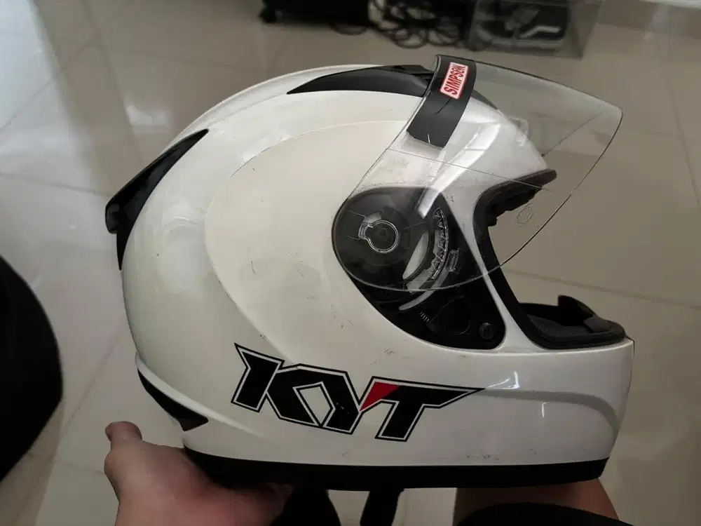Helm full face warna putih