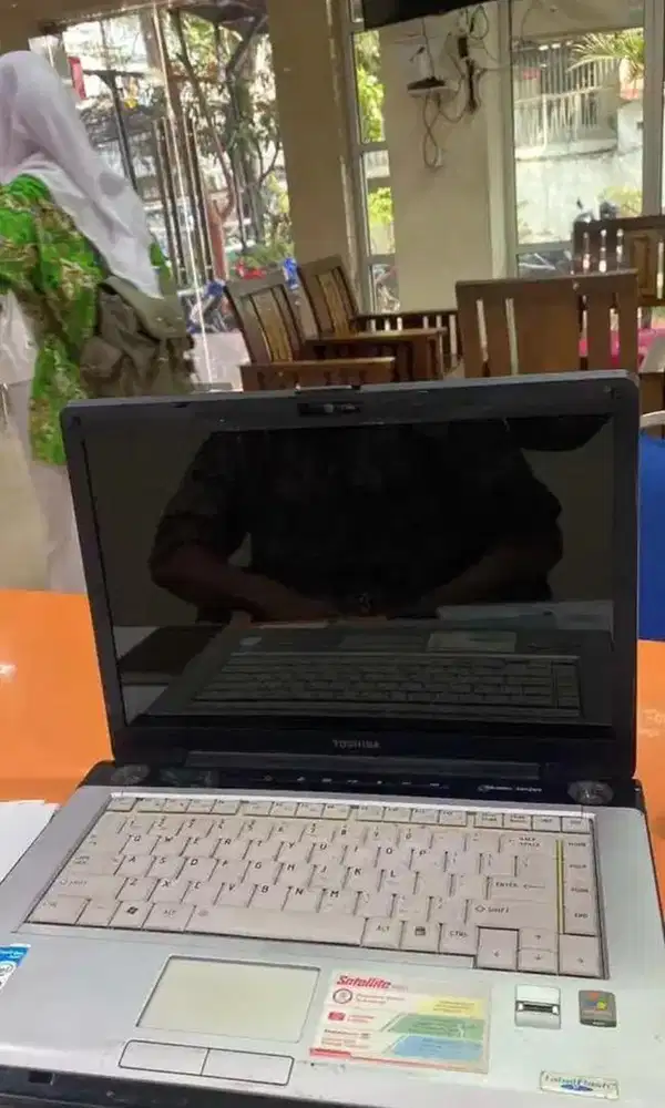 Jual laptop bekas tosiba