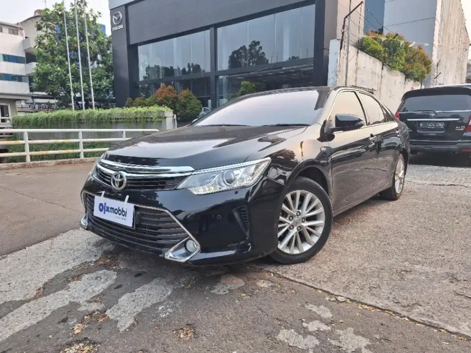 DP MURAH Toyota Camry 2.5 V Bensin-AT 2016 Hitam CTAFB