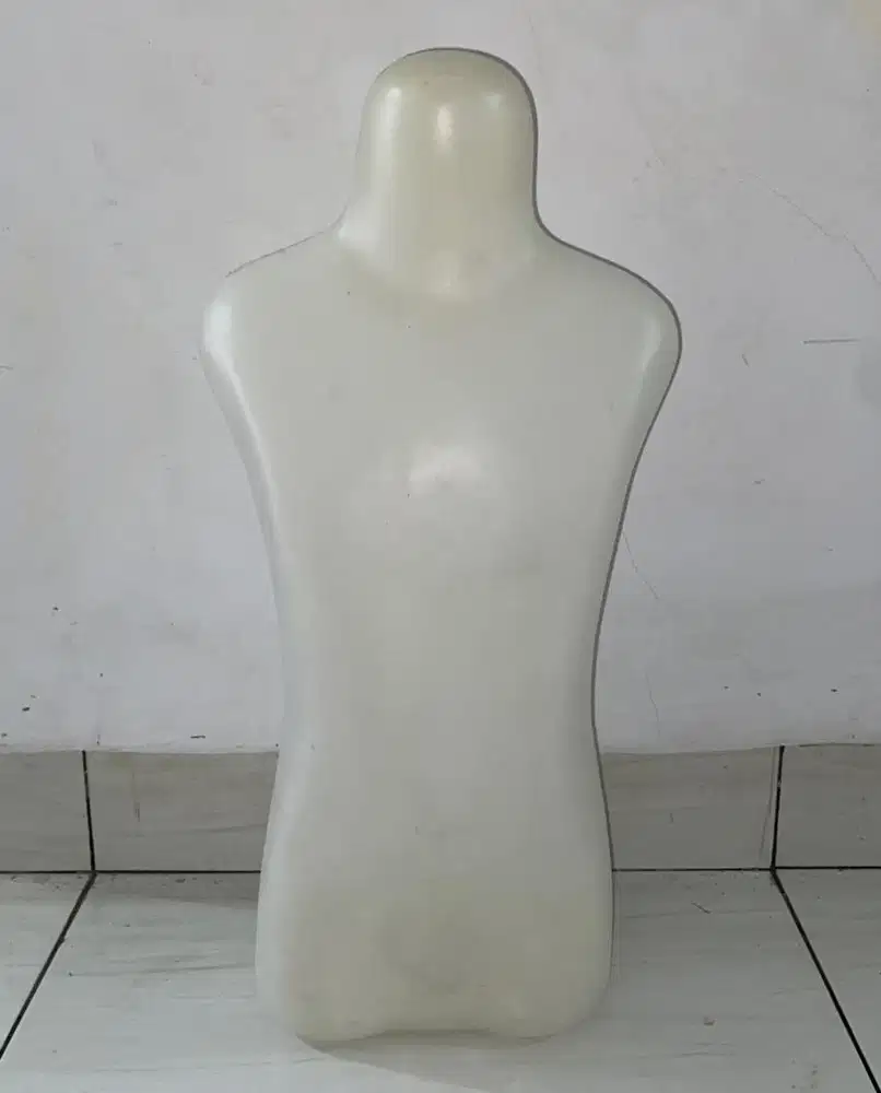 Patung bekas wanita ukuran kecil