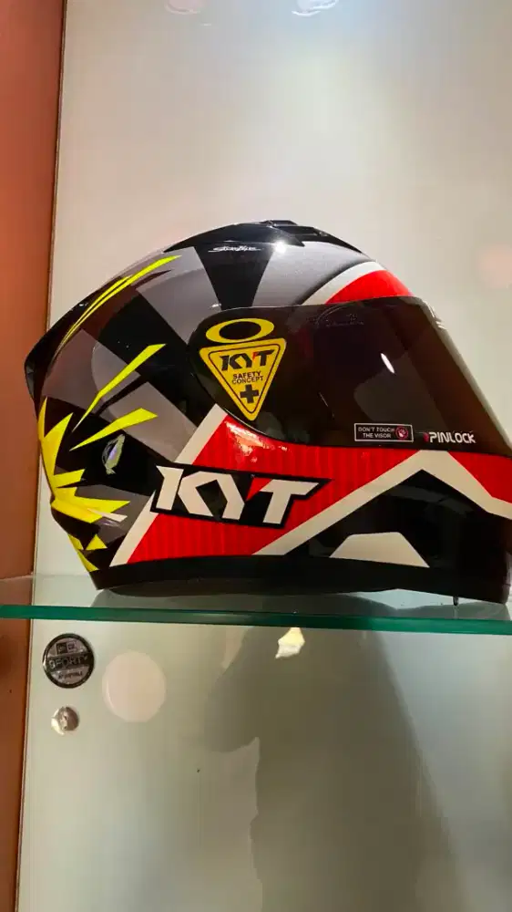 Di Jual Helm kyt R10 motip