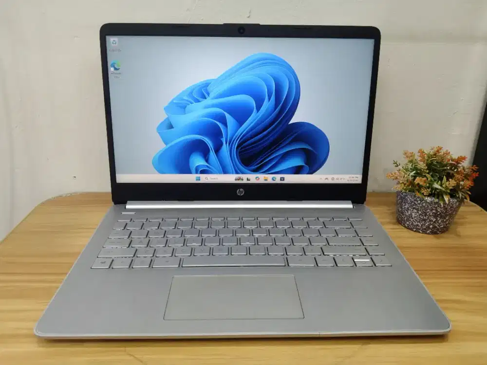 HP 14s Ryzen 7 5700U/16GB/512GB/14 FHD WIN 11