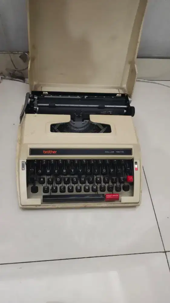 Mesin Tik Brother Deluxe 760 TR - Vintage/Jadul