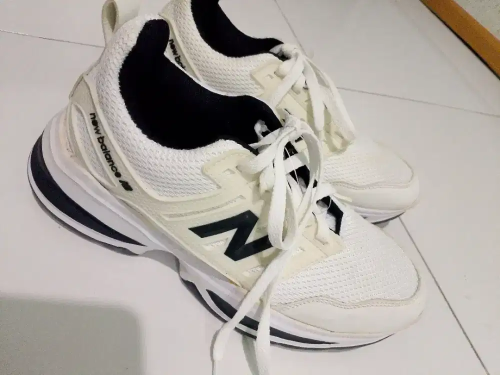 Sepatu jogging NB