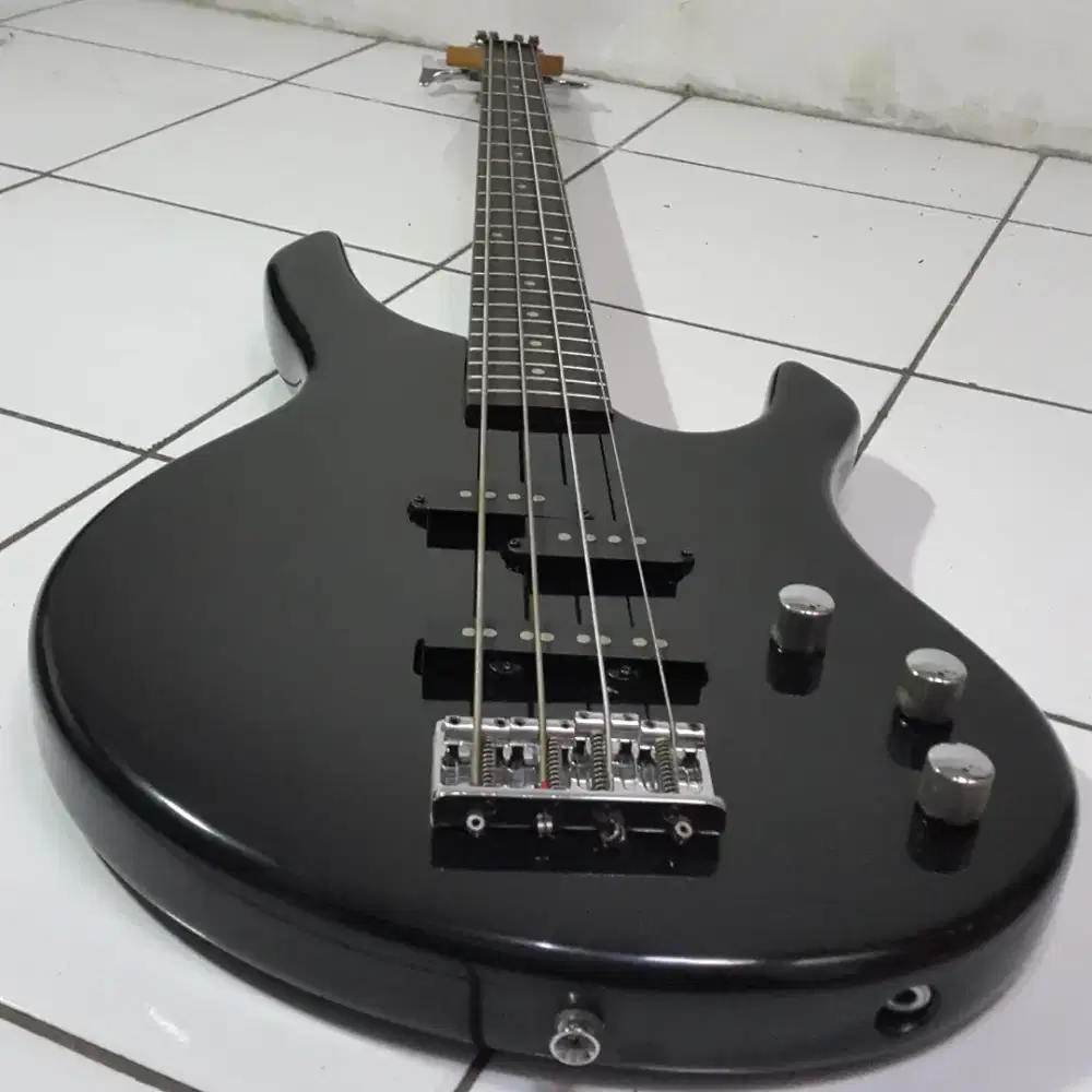 Dijual Electric Guitar Bass Palmer
