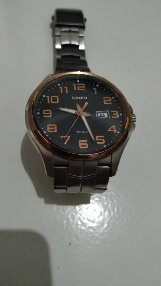 Jam tangan Casio kondisi layak pakai