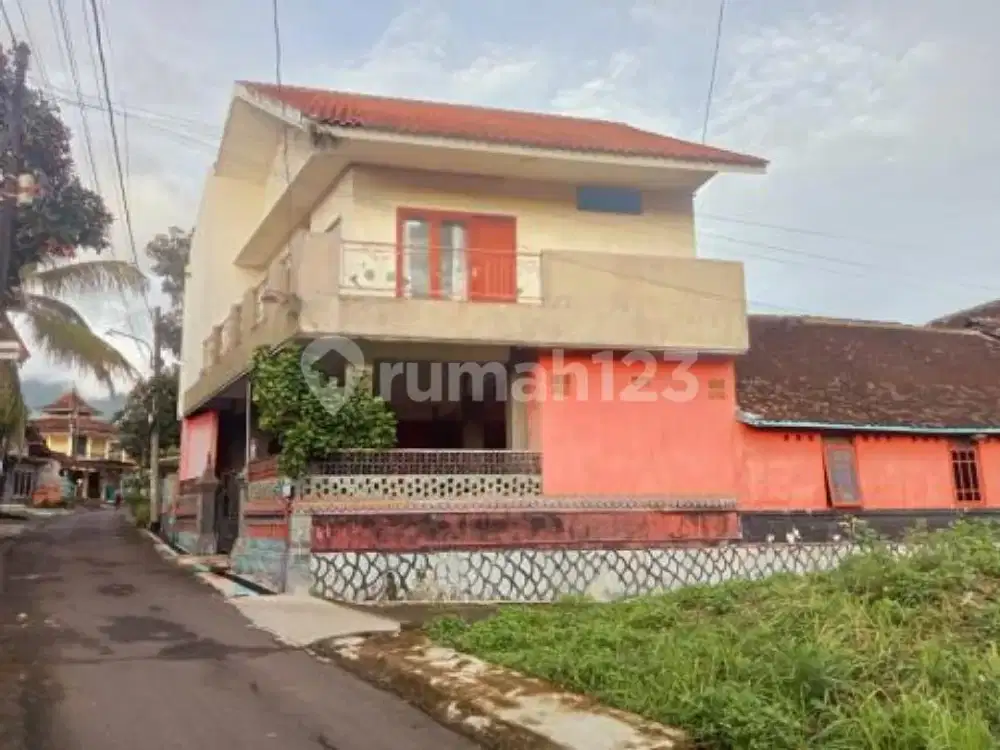 Rumah Dua Lantai Sejuk di Ungaran Timur A5889