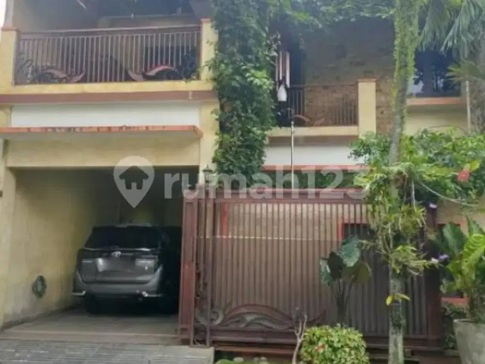 Rumah Dua Lantai Bagus Strategis di Bukit Sari A5941