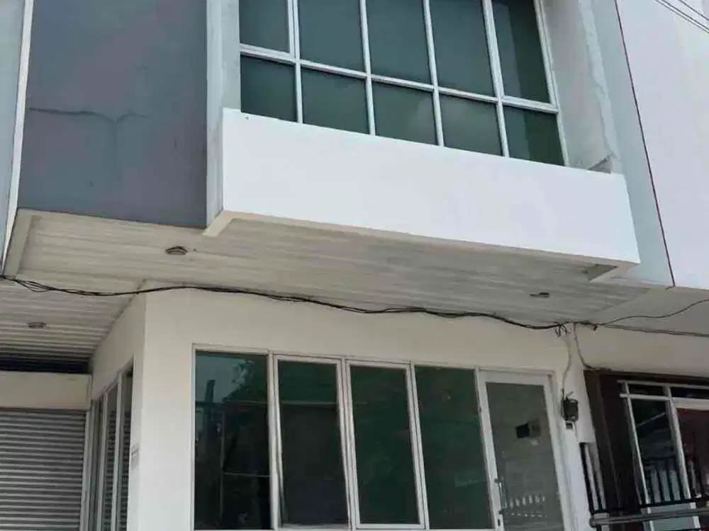 Disewakan ruko hook  2,5 lantai strategis di lokasi ramai kelapa gading jakarta utara
