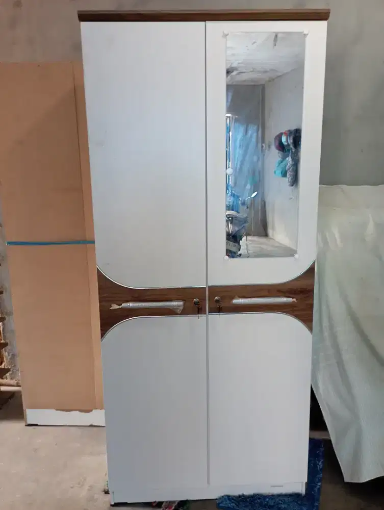 lemari dua pintu