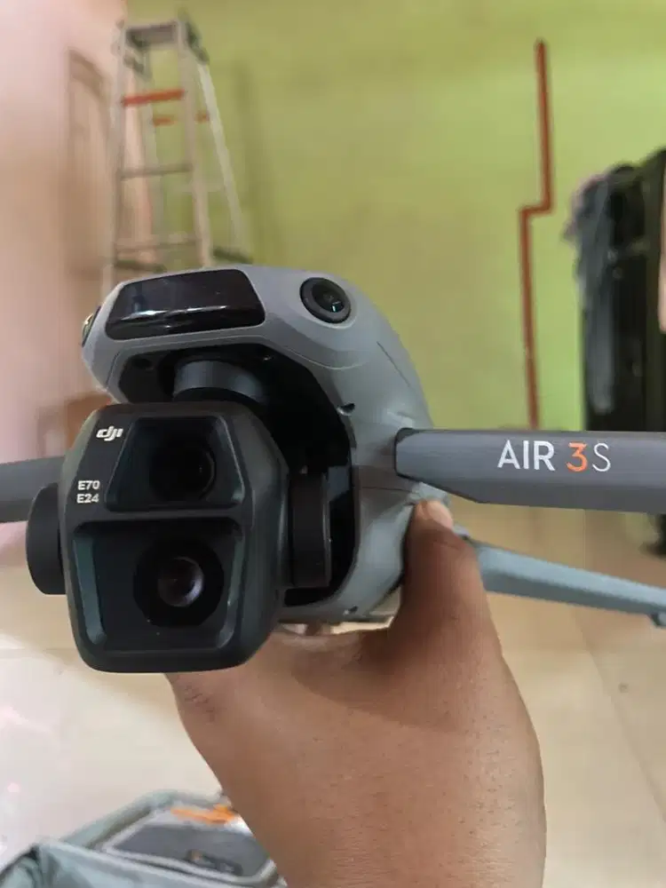 DJI Air 3s basic lengkap dus dan kartu garansi + tas Drone Lowe Pro