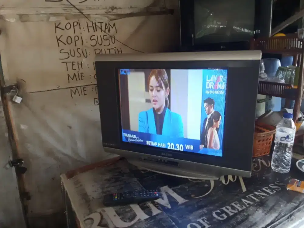 jual tv 21in slim sanyo.kelengkpan tv+ remot aja harga 320 nego