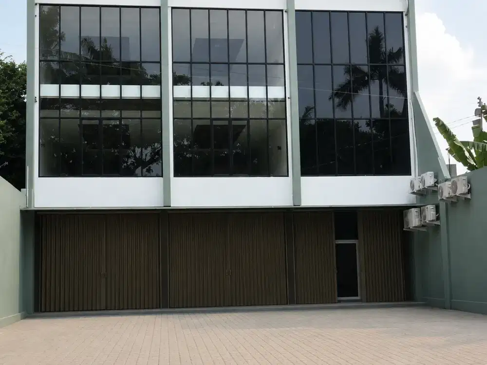 Ruko 3 Lantai Modern dengan Tampilan Premium Parkir Luas di Pancoran Mas Depok