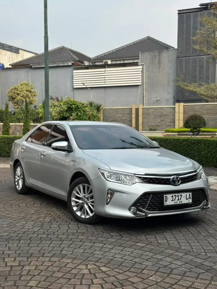 Toyota Camry 2.5L Hybrid AT 2016