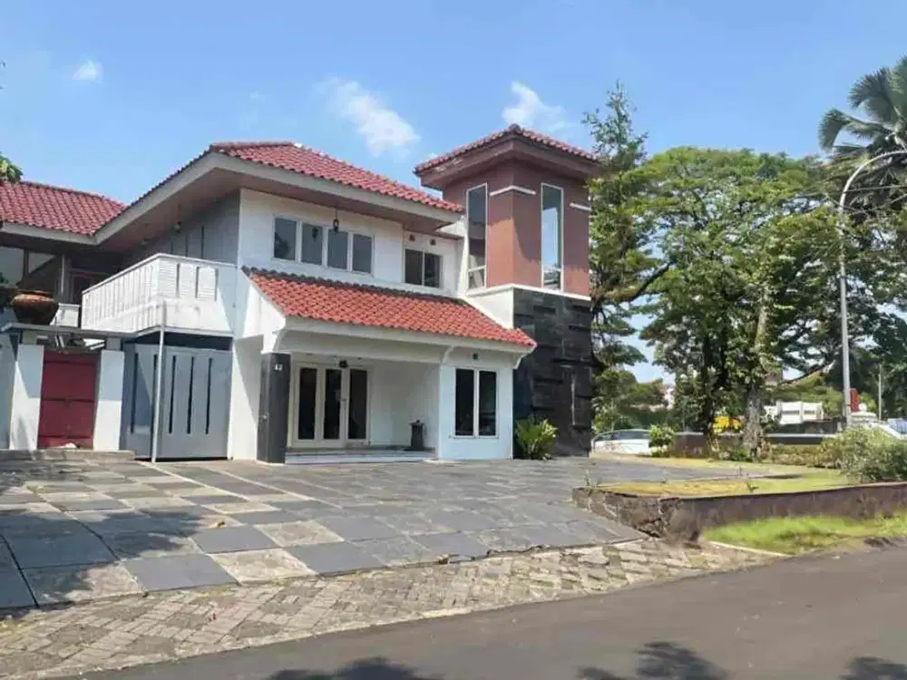 Rumah Taman giri loka BSD luas posisi Depan