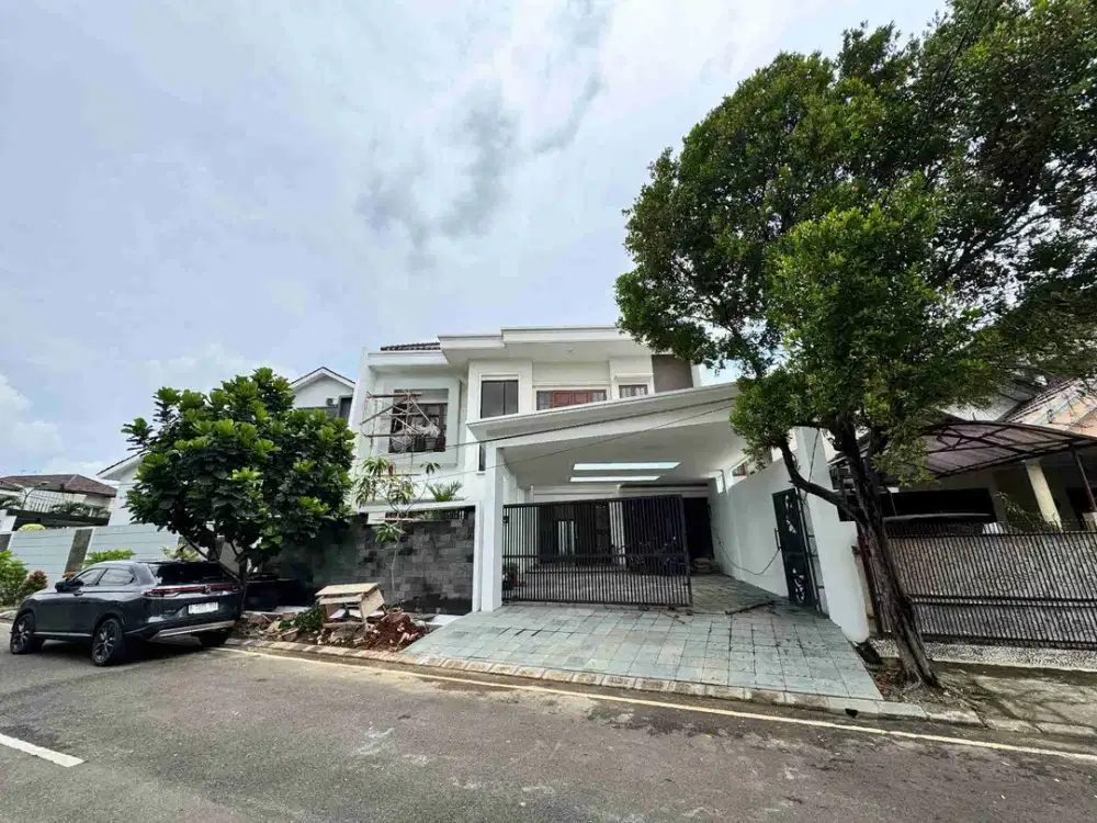 Dijual rumah lengkap Dengan Fasilitas Kolam renang Duren Sawit Jakarta timur