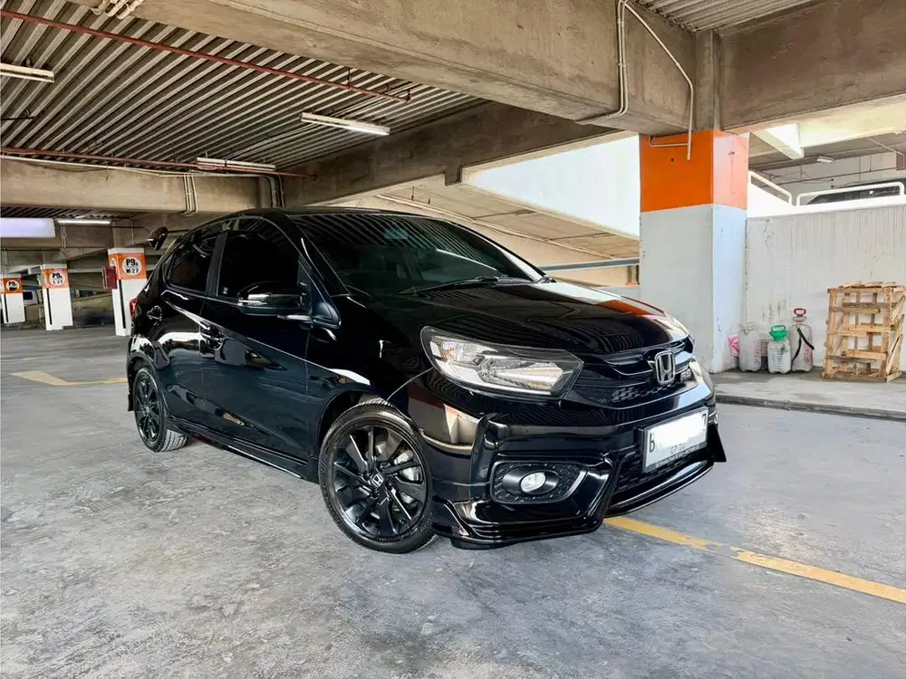 Honda Brio RS Urbanite 2022 AT Hitam KM Rendah Servis Record Resmi