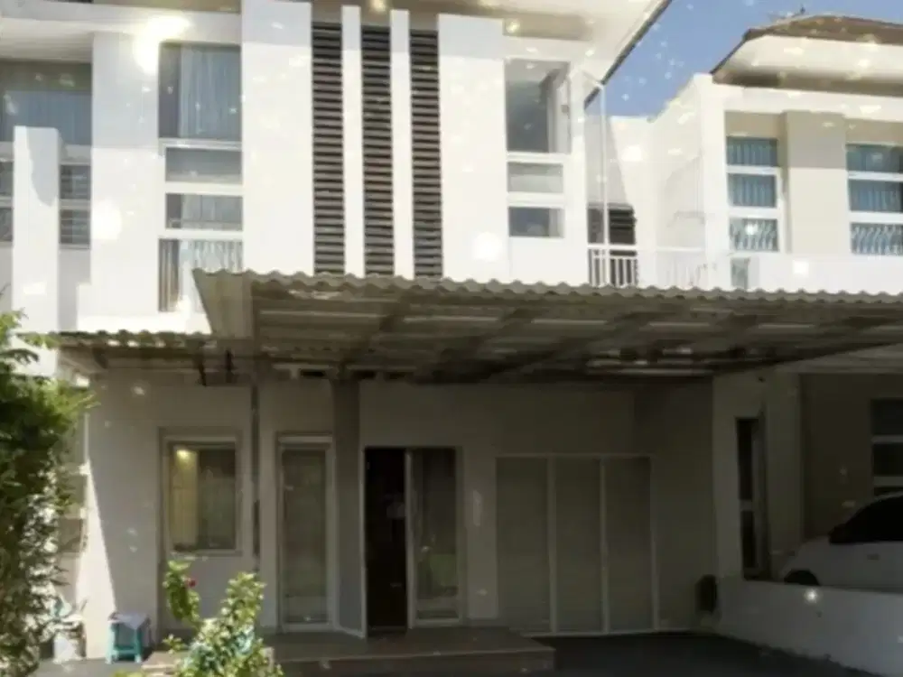 Rumah  Eastcoast Park dkt hoki dan longbeach Pakuwon City Jalan Utama Cluster