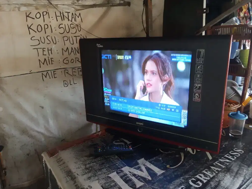 jual tv 21in Akari kelengkpan tv+remot aja harga 320 nego siap antar