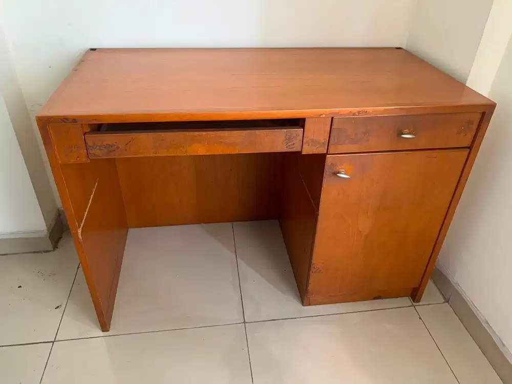 Meja Tulis Admin Kantor Bekas