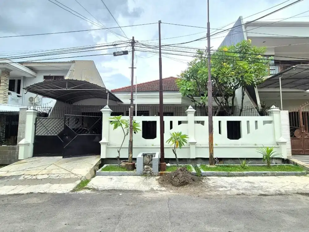 Rumah Dharmahusada Indah  STRATEGIS