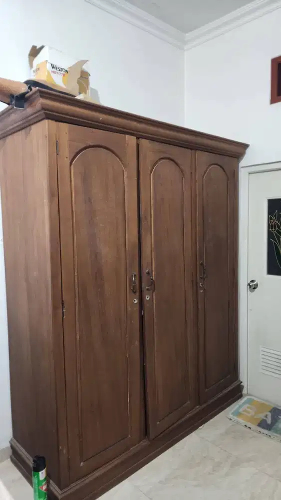 CUCI GUDANG LEMARI KAYU JATI