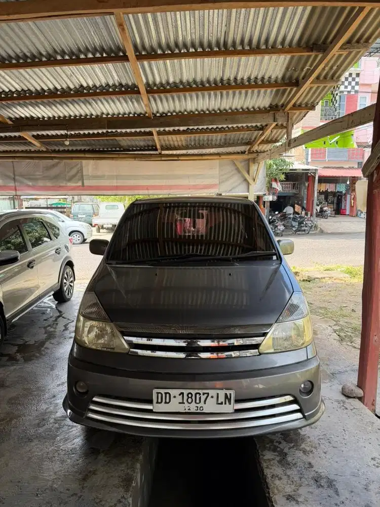 Di jual Mobil nissan serena tahun 2010