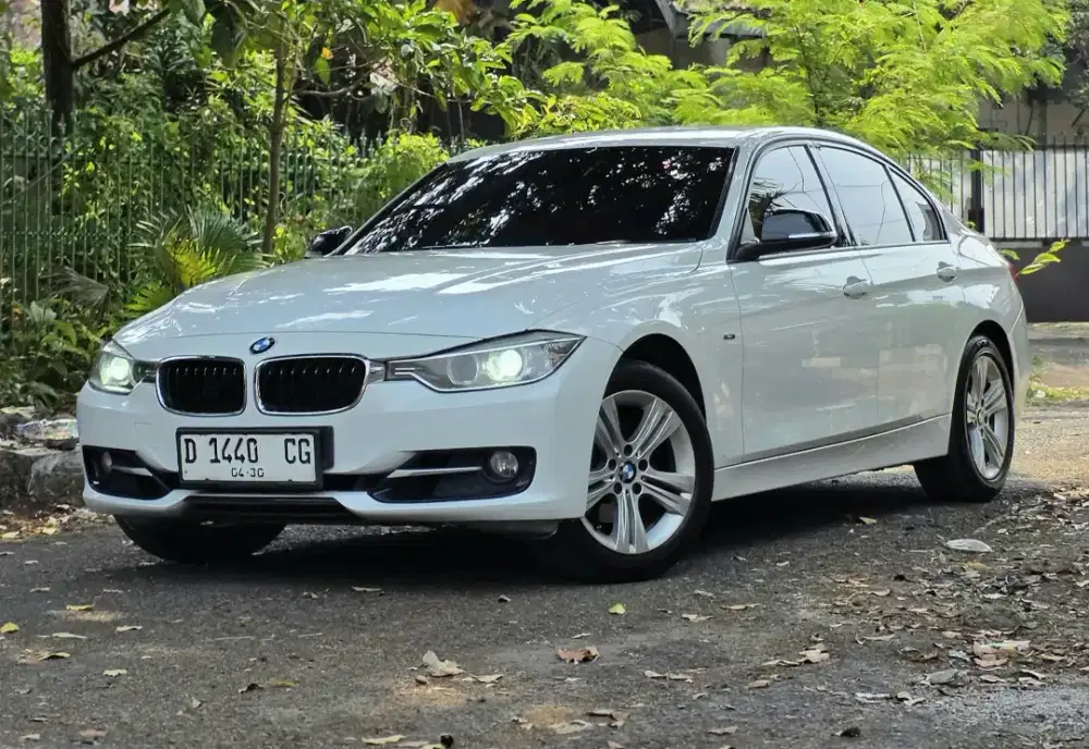 BMW 320i N20 CKD 2.0 AT 2015 LowKM 96rb FACELIFT RECORD BMW BANDUNG