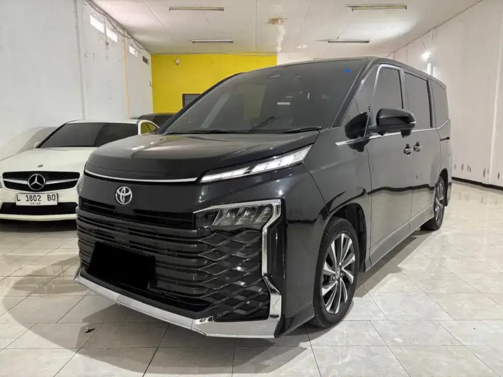 Toyota Voxy 2.0 2023 matic km 22rb