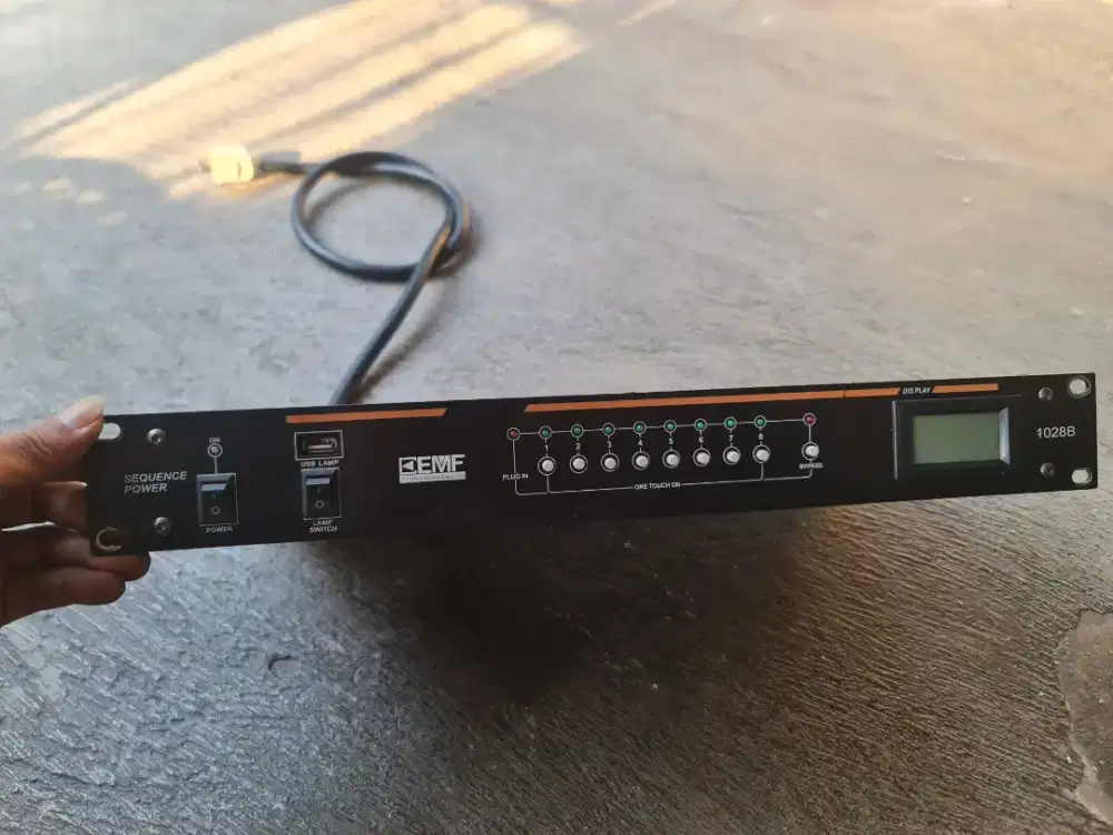 Power squencer EMF profesional audio 1028B