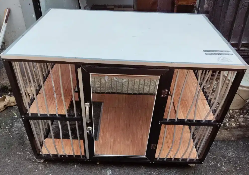 Kandang kucing bekas
