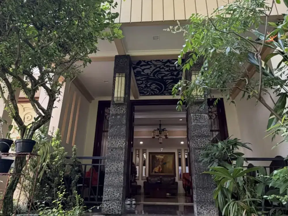 Dijual Rumah Asri Depan Taman Di Pondok Indah