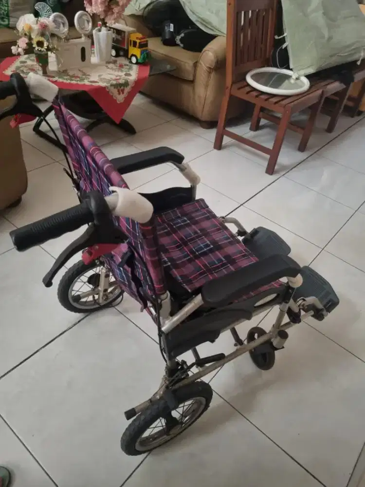 Kursi Roda Bekas Seperti Baru