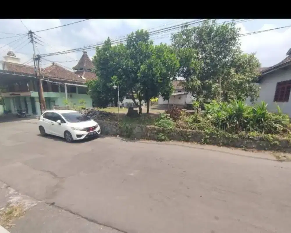 Tanah dekat masjid dekat ke pasar Gentan jakal KM 10 SLEMAN