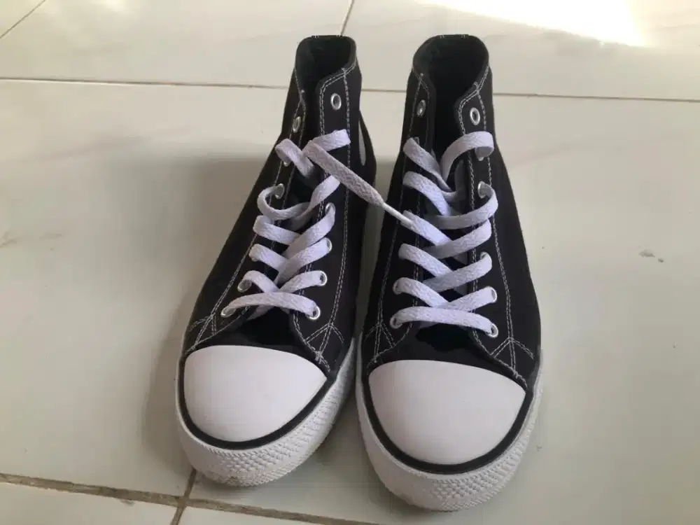 Sepatu north star
