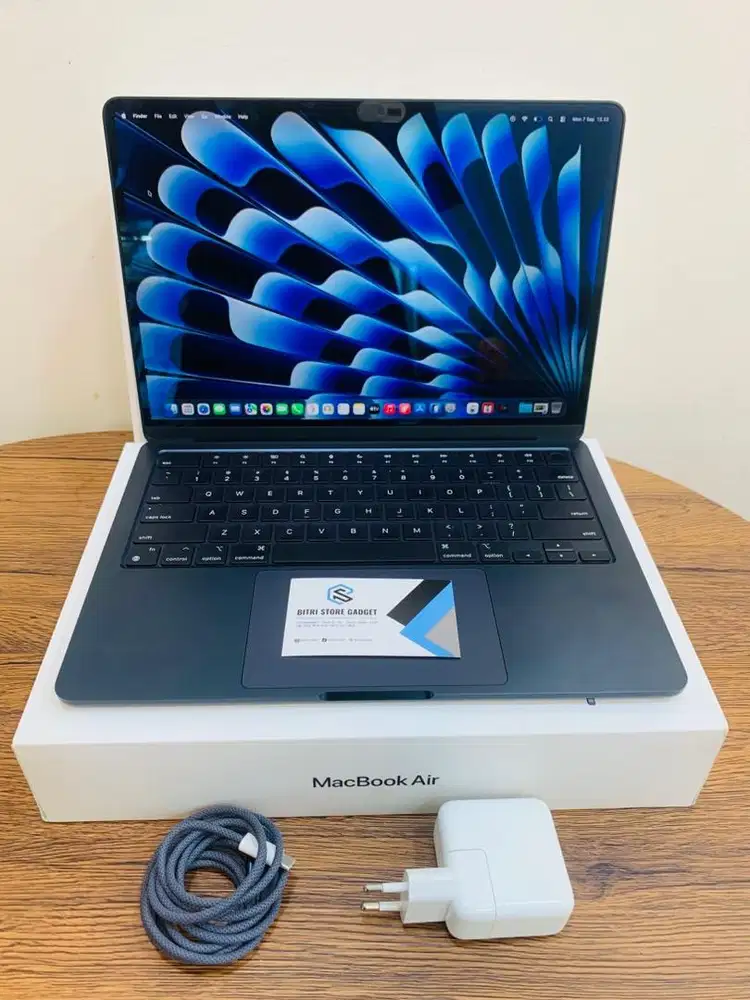 MACBOOK AIR M2 8/256GB IBOX DEEP BLUE