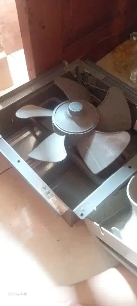 X haus/AC jendela BUTUH UANG buat beliin batre hp