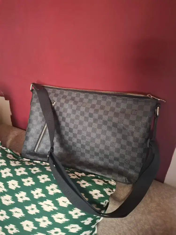 LV damier sling bag